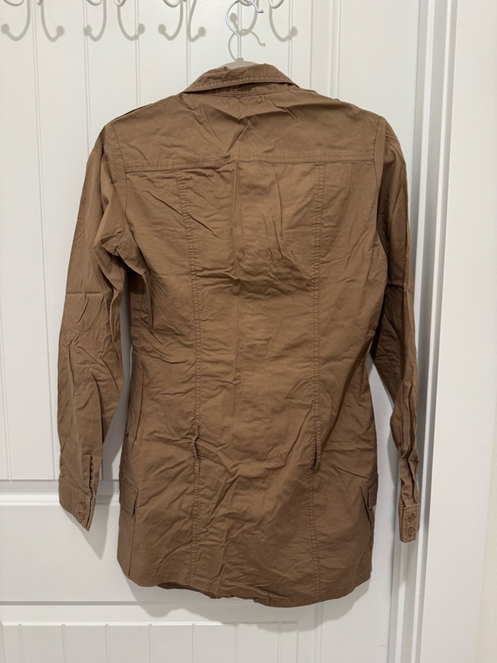 Urban Behavior Women’s Medium Long Button-Down Shirt - Picture 2 of 6